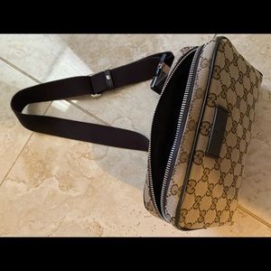 USED ONCE!!GUCCI BELT PURSE w/dust bag.